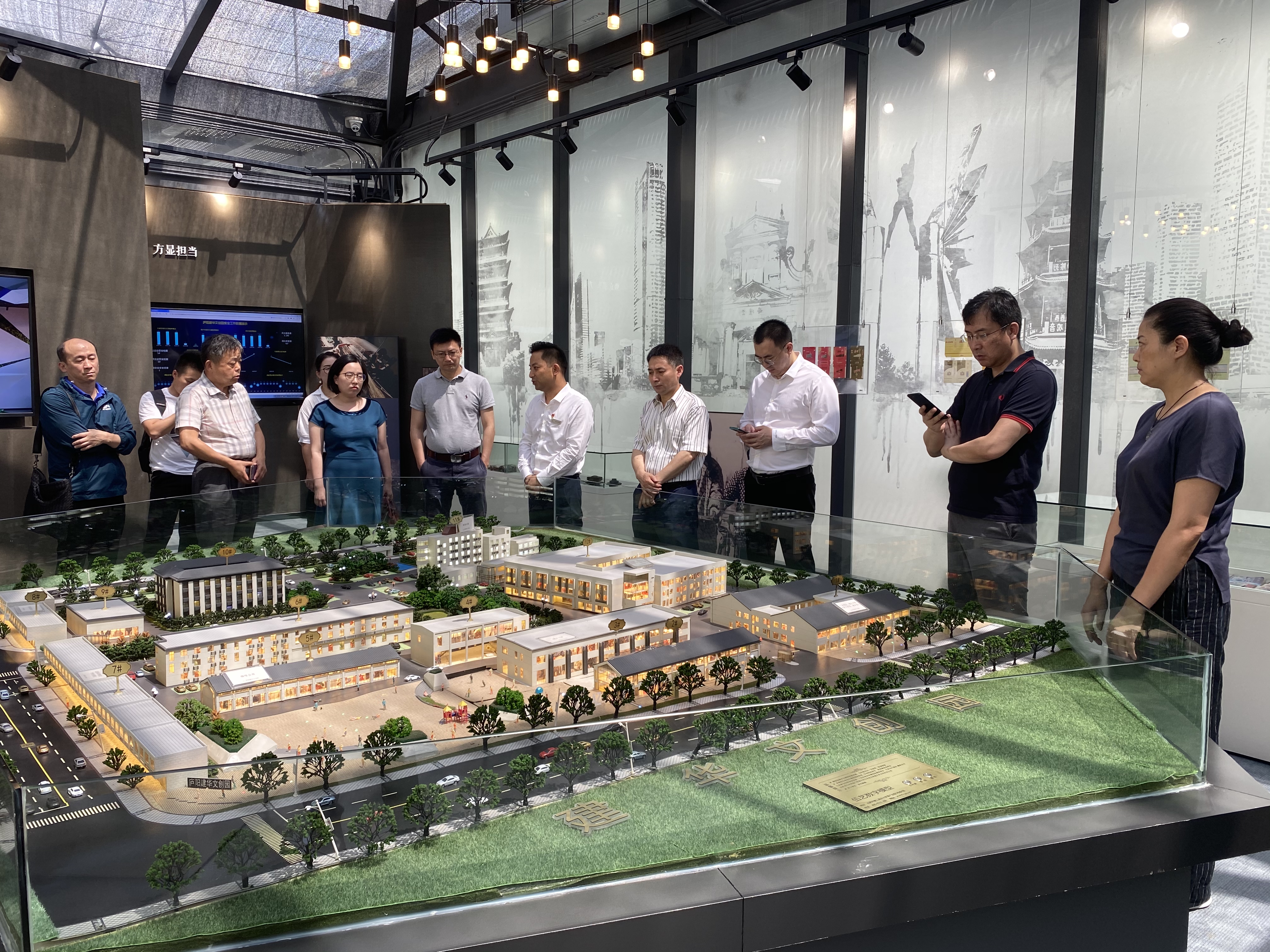 合肥市投促局副局长胡亚斌 率来肥企业家光临庐阳k8.com文创园互换