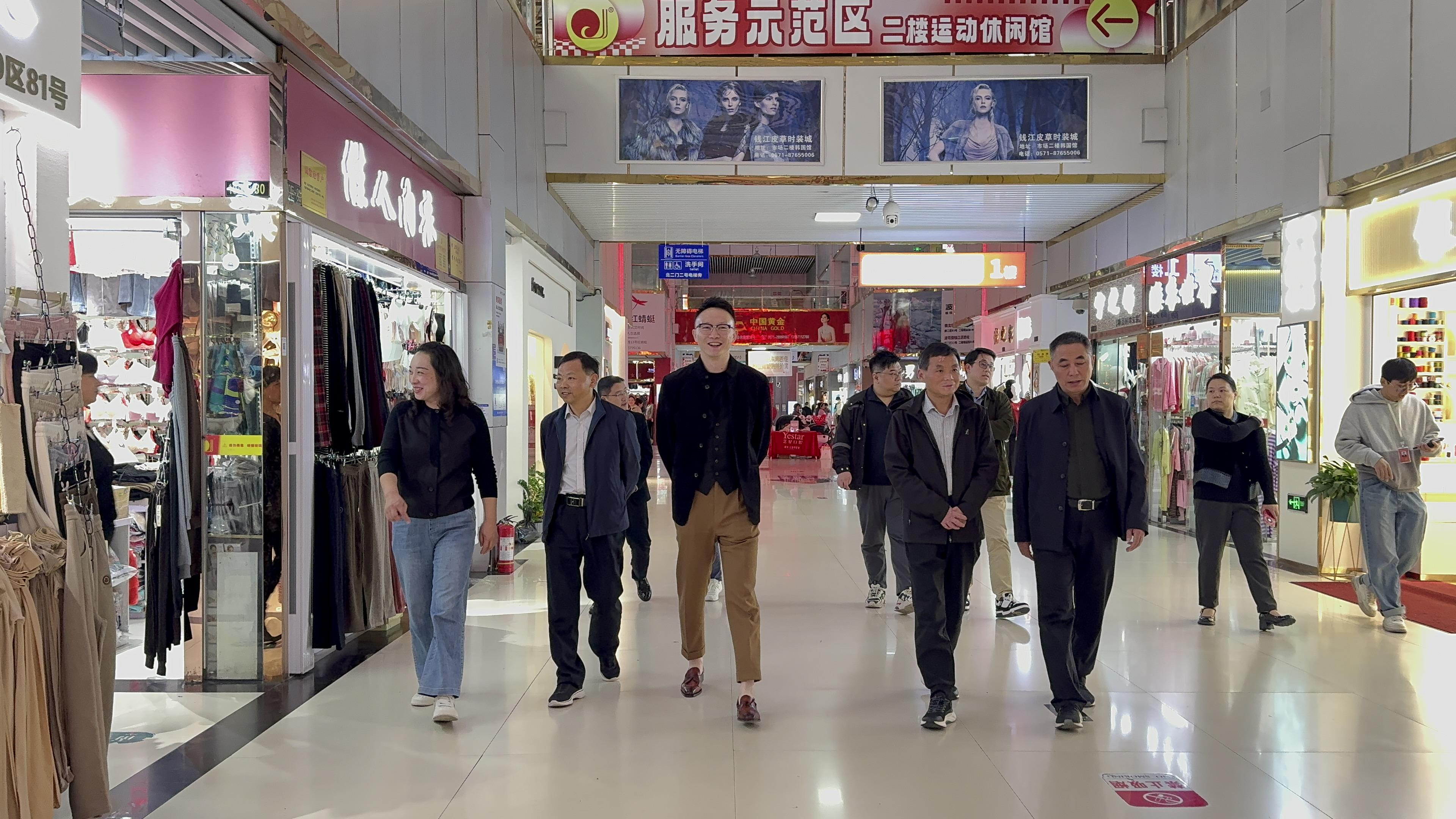 来安县人大常委会光临钱江商城调研