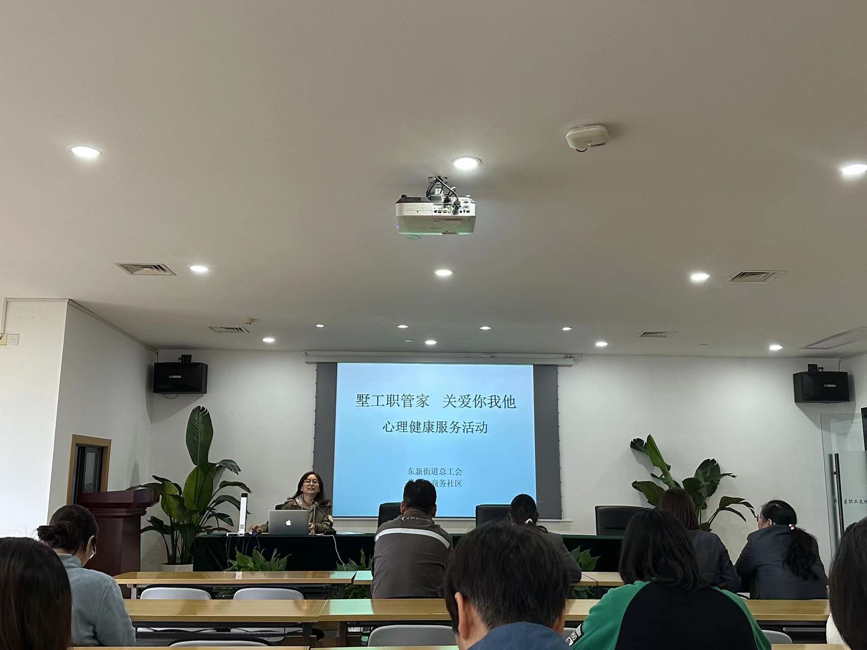 水晶城参与墅工职管家—生理；逝嘌