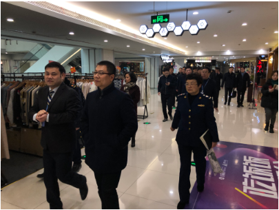 区委副书记李炜一行光临水晶城调研