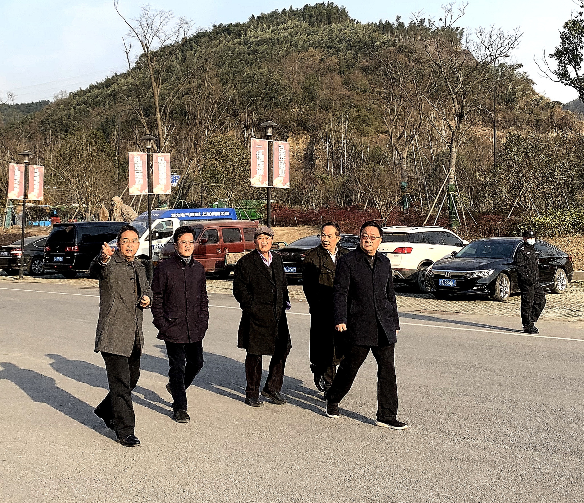 拳拳之心  殷殷之情  老辅导们参观调查k8.com长城机电市场