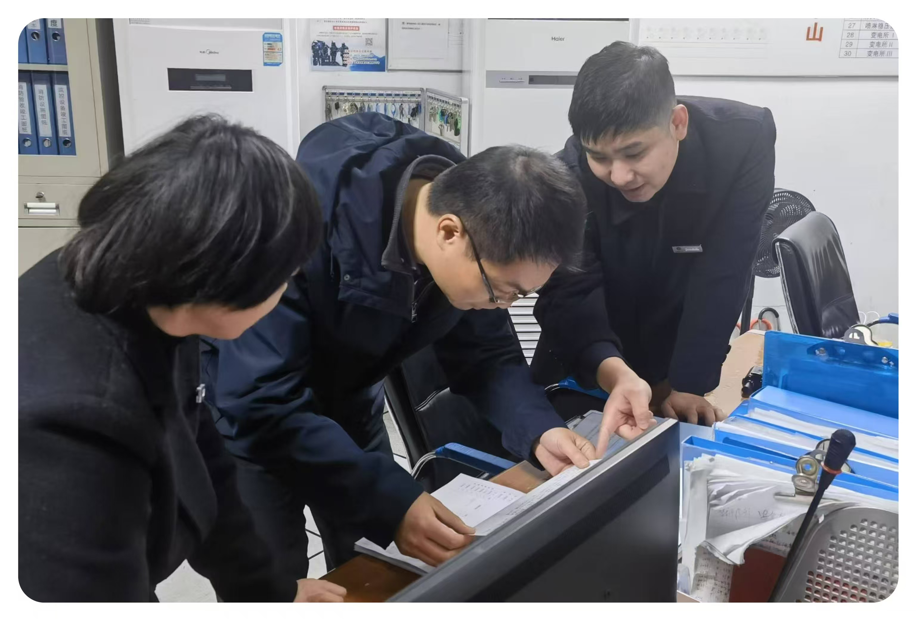 区商务局项坤副局长光临水晶城发展春节前安全查抄