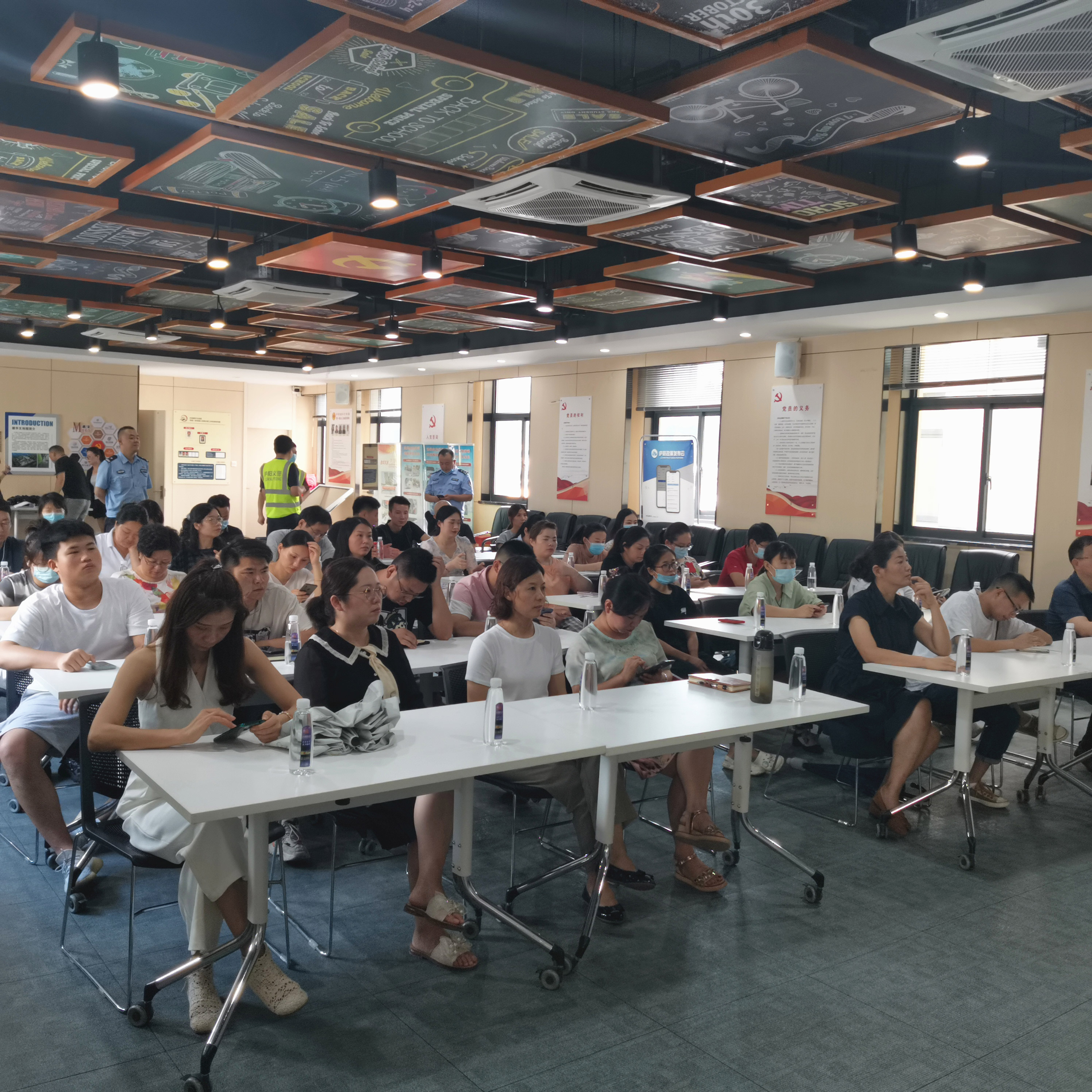 谨防电信诳骗 共创安然园区