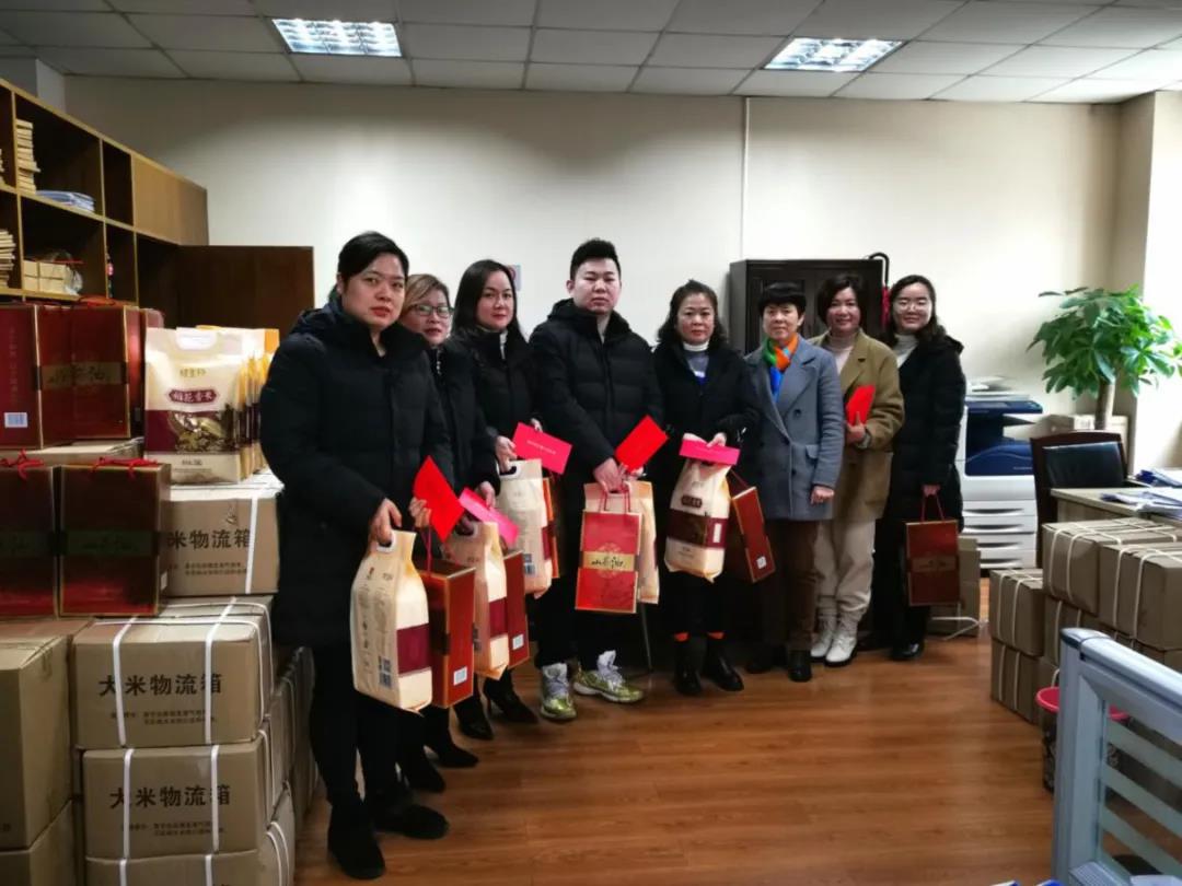 集团辅导慰问一线员工和部门优质合作商户