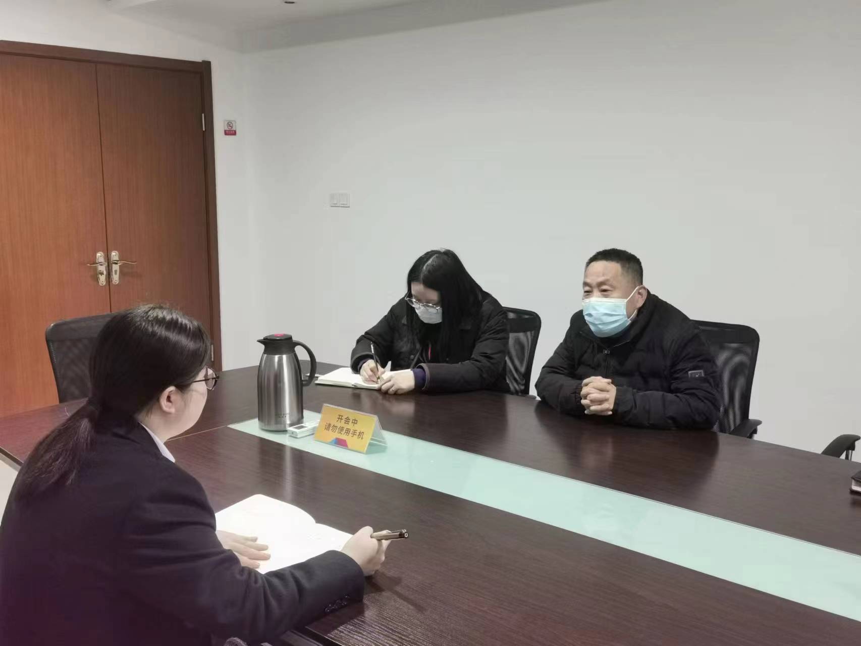 上塘街路总工会副主席白瑜琦走访水晶城工会工作