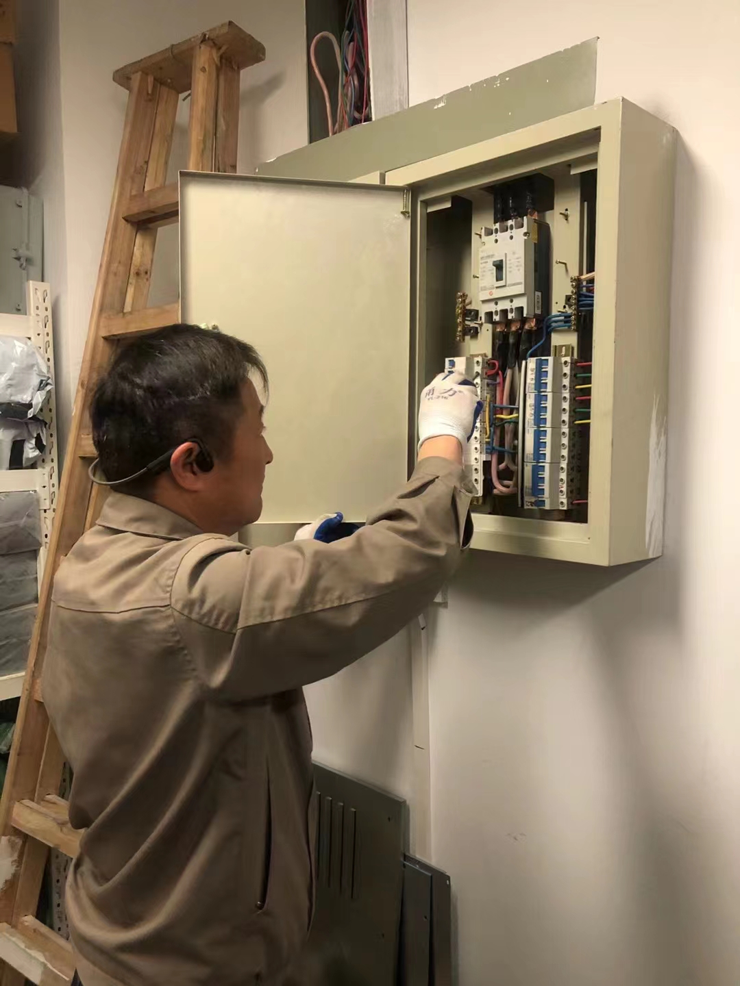 “严”字当头沉排查，杜绝隐患予心安——文创园发展电路平部署查工作