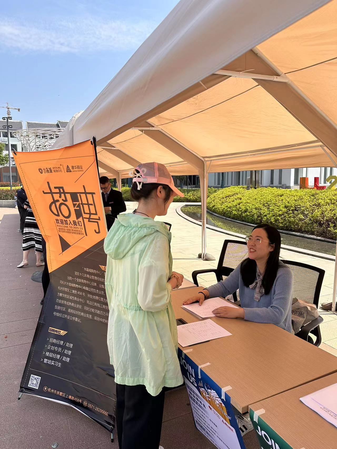 水晶城积极参与“春暖上塘，职等你来」匦聘会