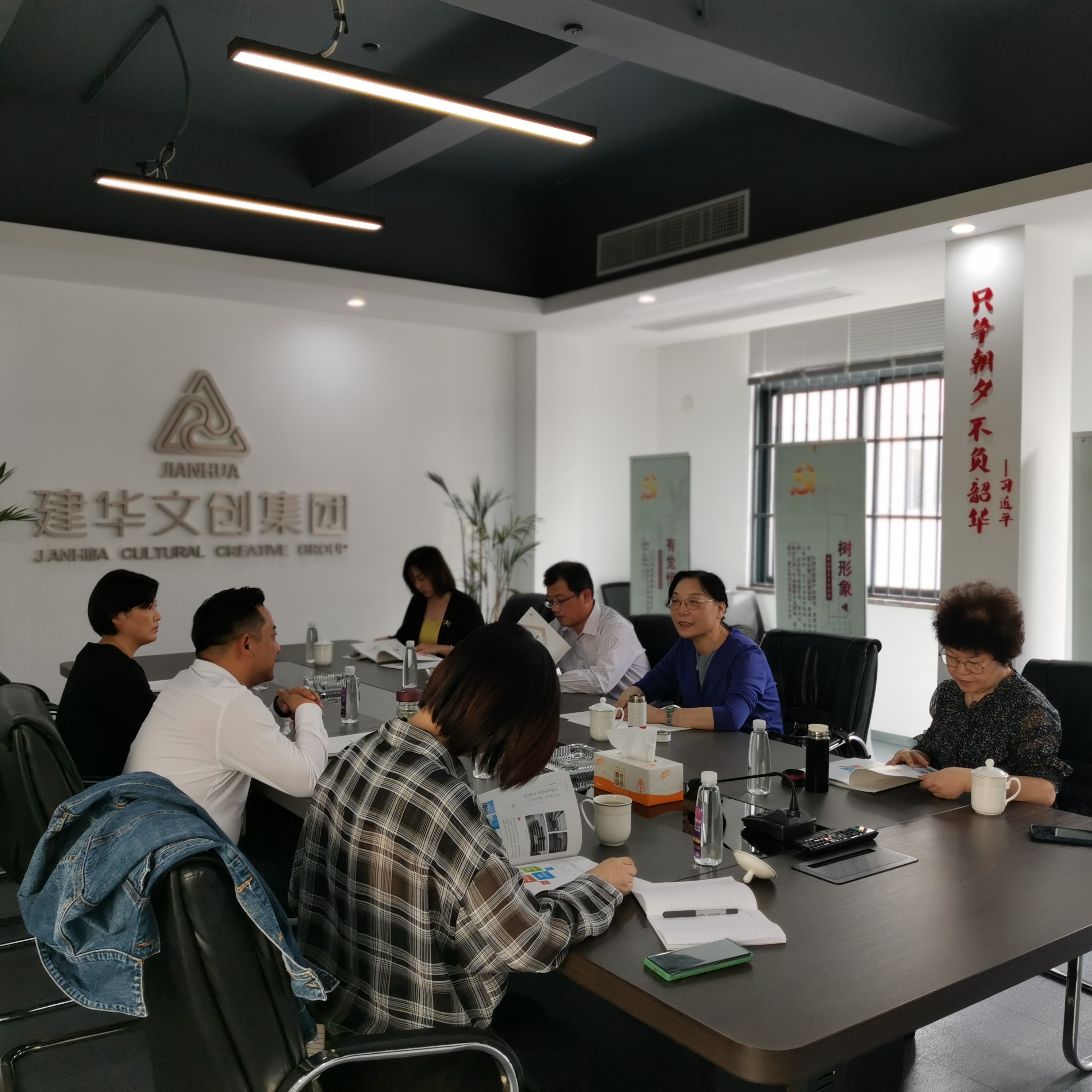 浙江省工贸易结合会秘书长陈俊燕一行光临庐阳k8.com文创园调研