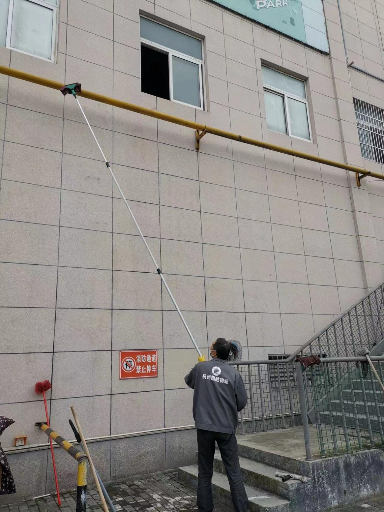 钱江商城洗濯户表高空燃气管路