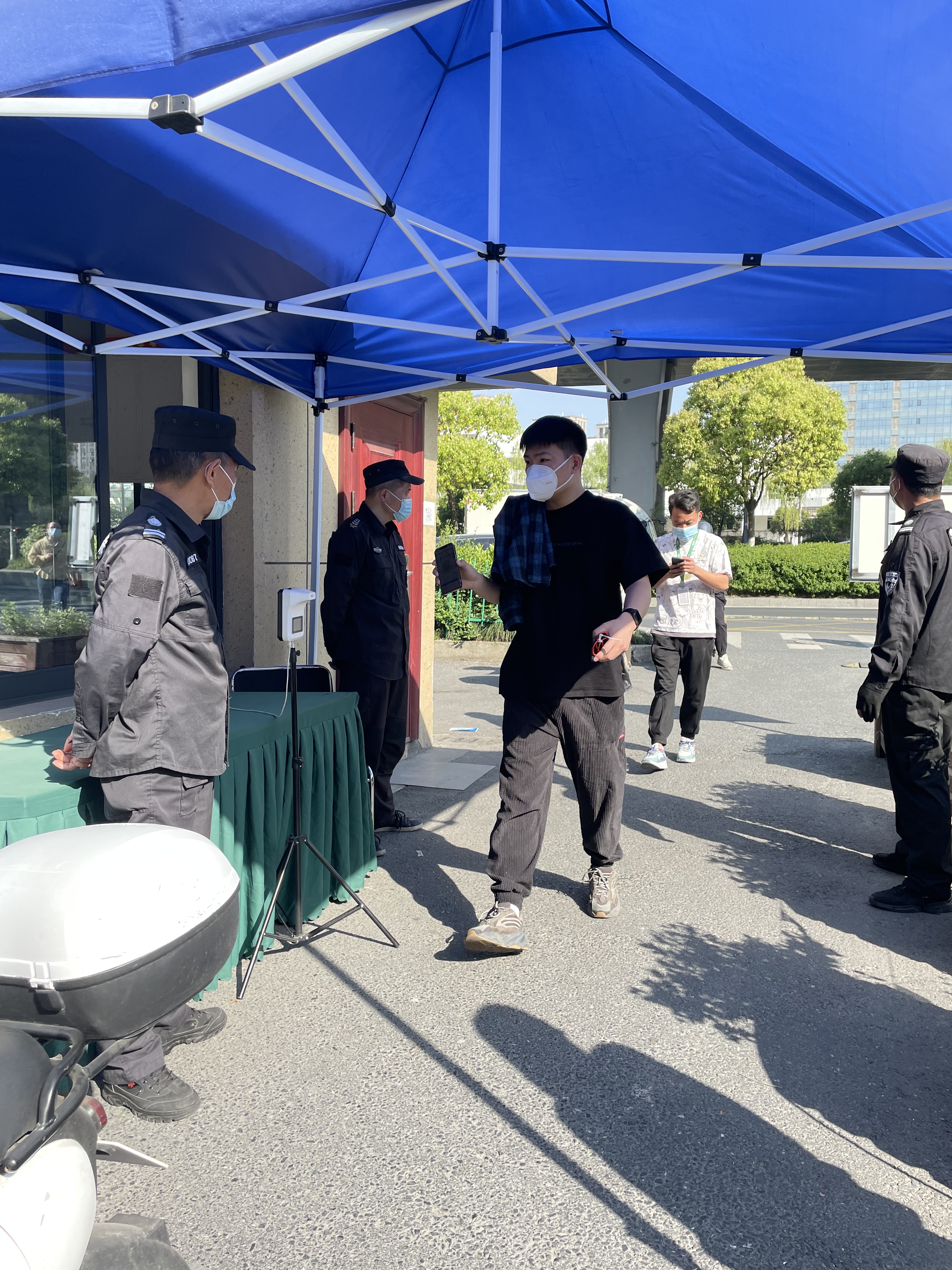 k8.com文创集团积极强化扫码核验工作