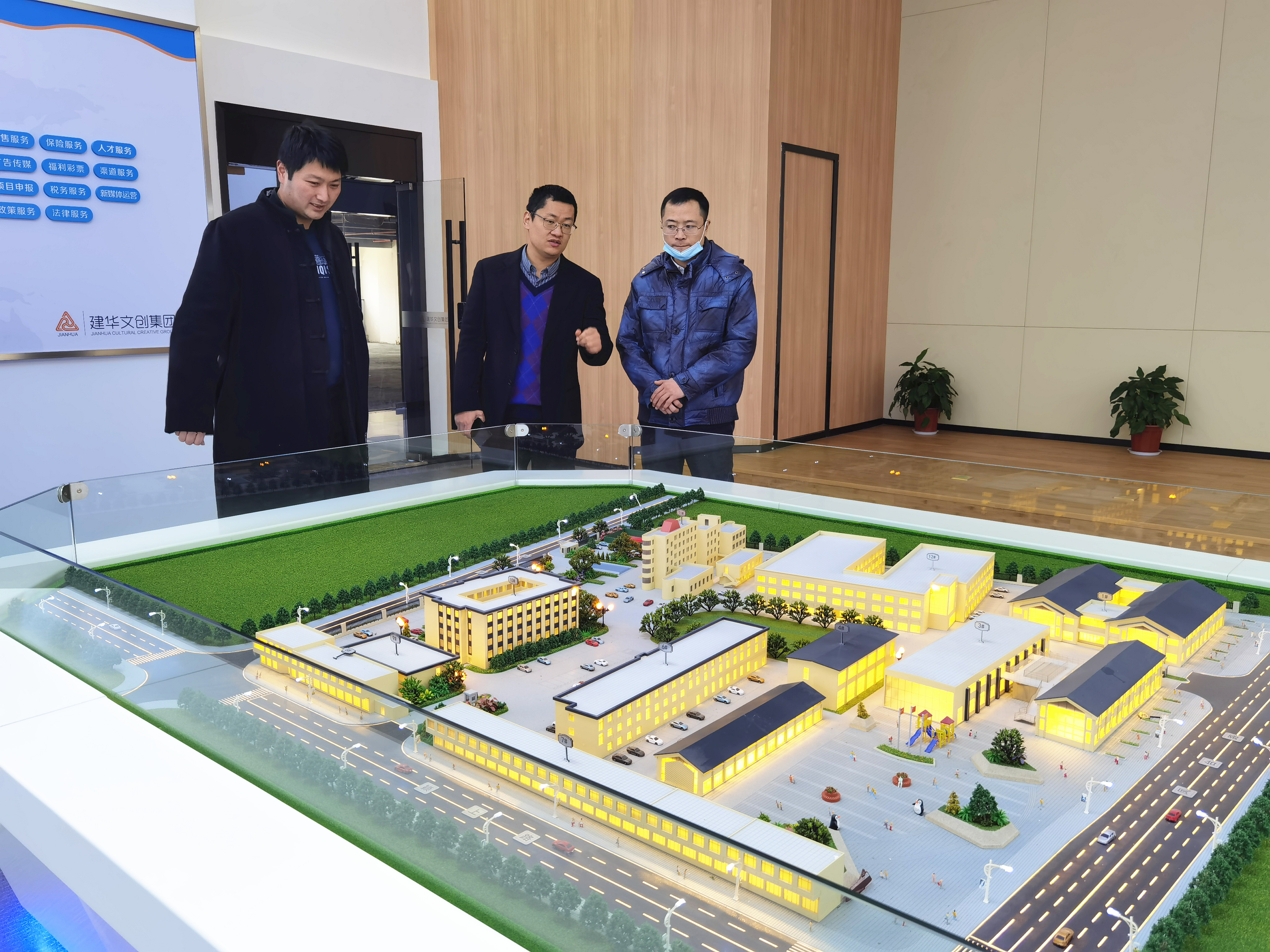 来凤县调查团光临k8.com文创集团调研互换