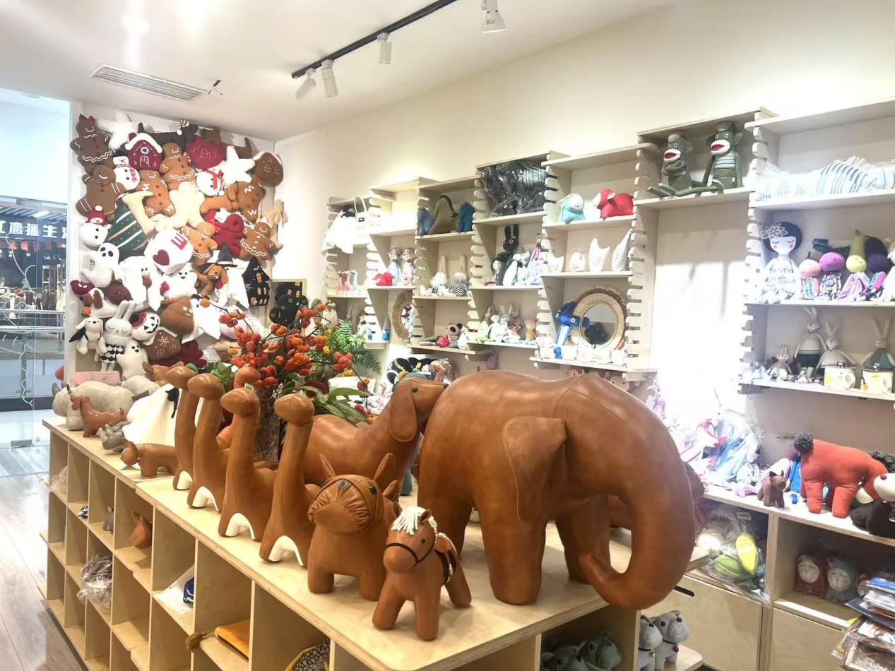 钱江商城“祁式造物局”门店开业手工动物玩偶开启家居艺术新履历