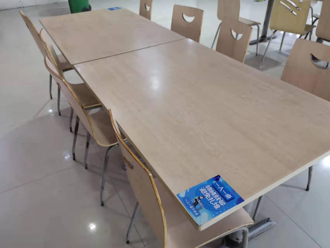 钱江商城选取隔桌用餐，顾客吃得安心安心舒心