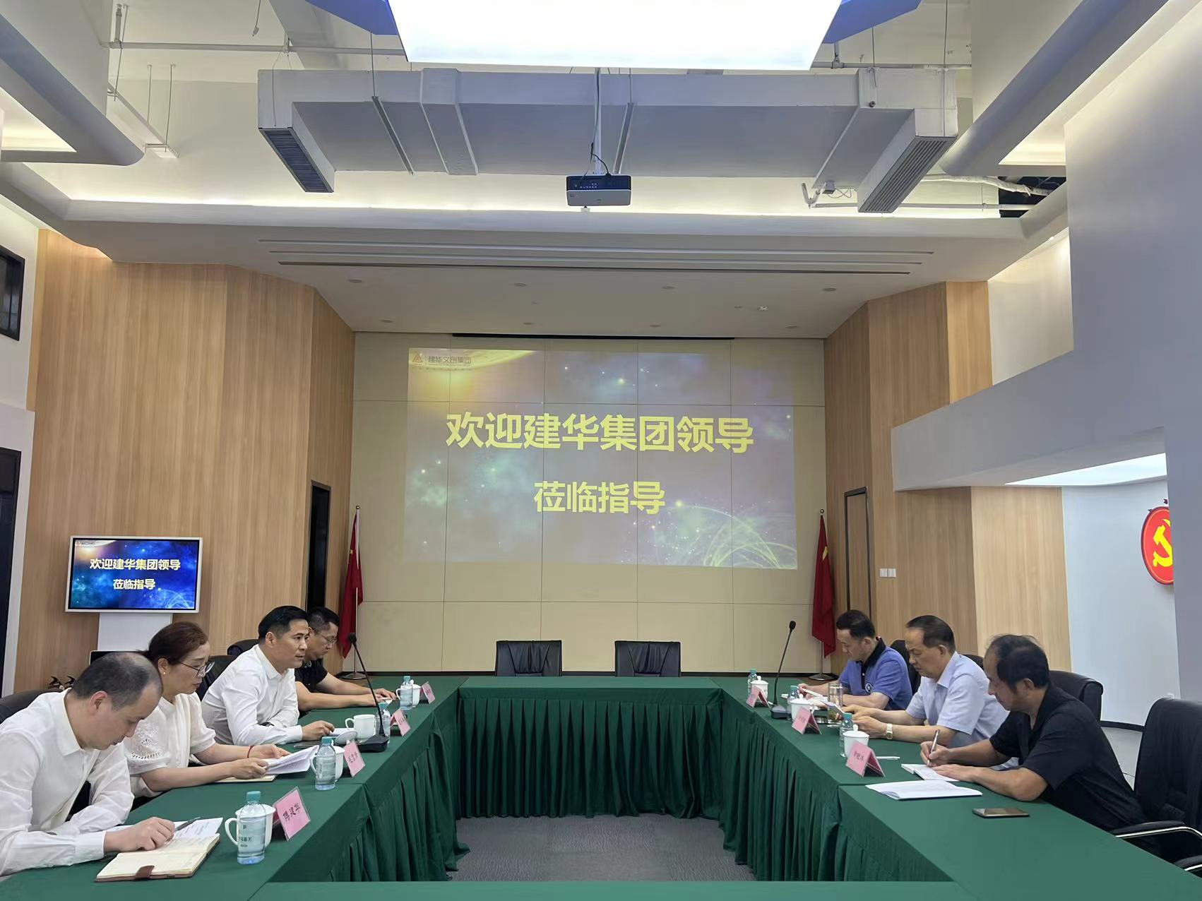 浙江k8.com集团董事长许荣根一行光临k8.com文创集团调研领导