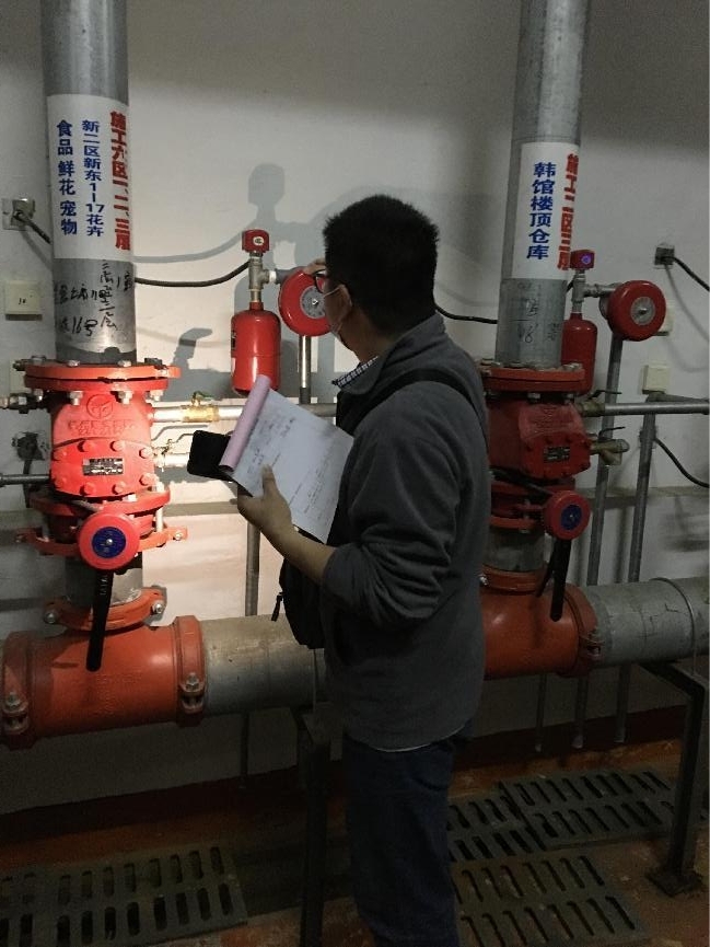 大关街路西一社区走访钱江商城发展消防安全查抄