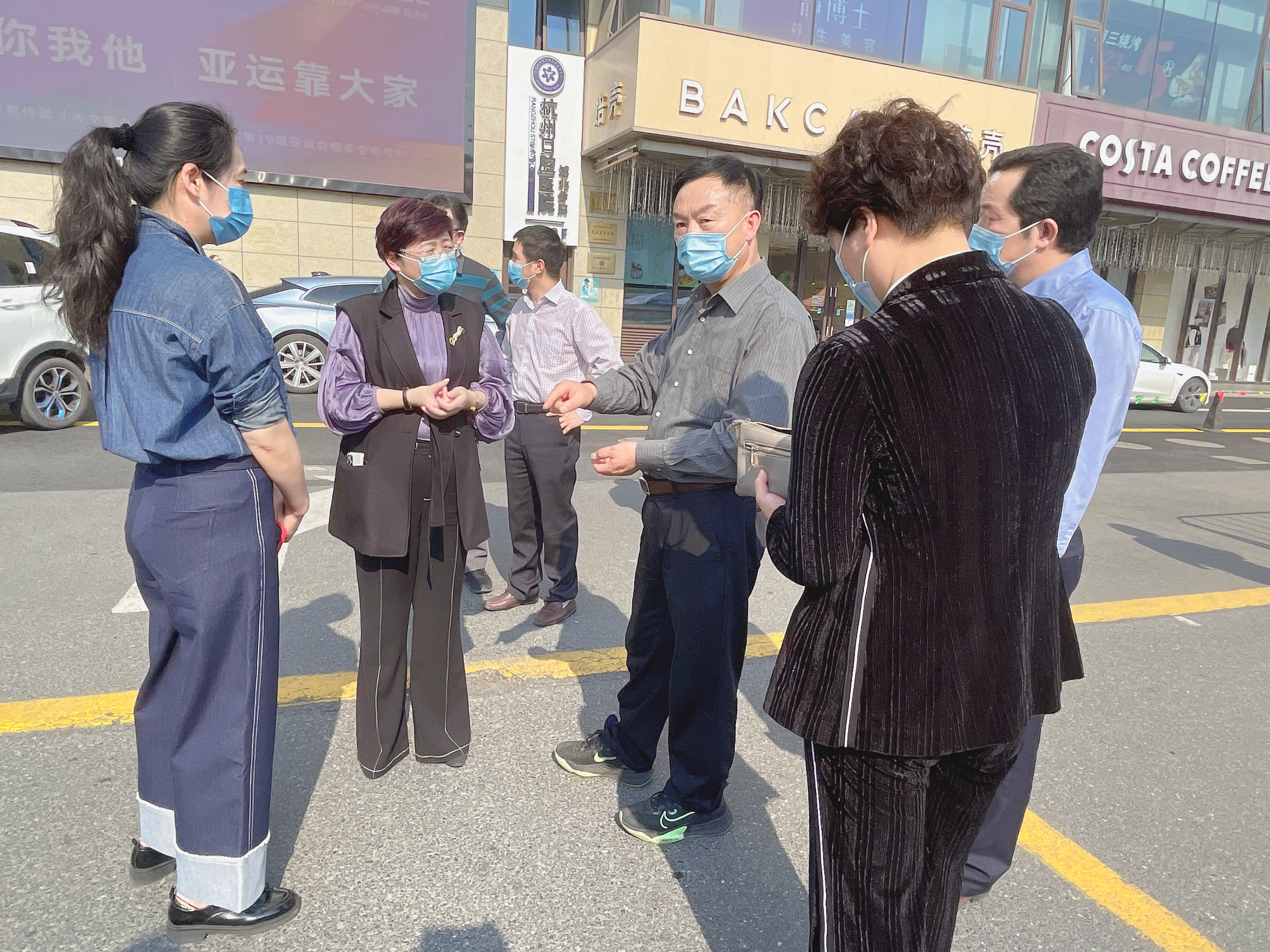 区人大副主任孙剑甫光临水晶城查抄防疫工作