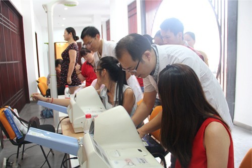 20130626-27k8.com文创园党支部结合拱墅二院发展“轻松一身，慢病远离”主题活动 (2).jpg