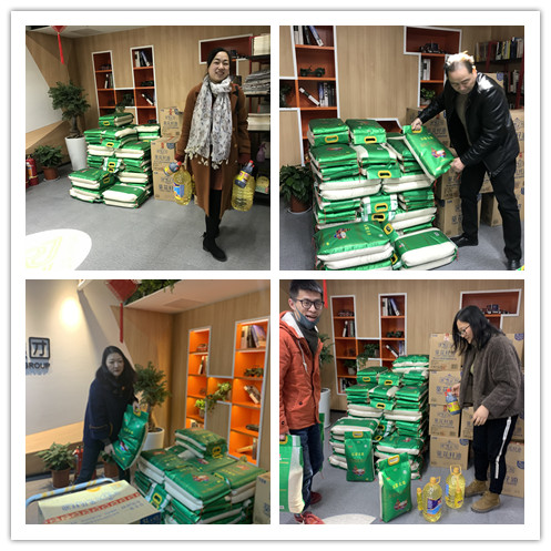 20200122喜迎春节 k8.com文创集团工会组织发放2020年度新春慰问品 (2).jpg