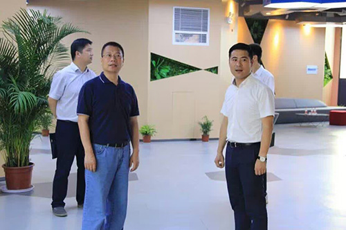 20160818拱墅区委常委、组织部李炜光临杭州k8.com文创集团总部调研领导 (3).jpg