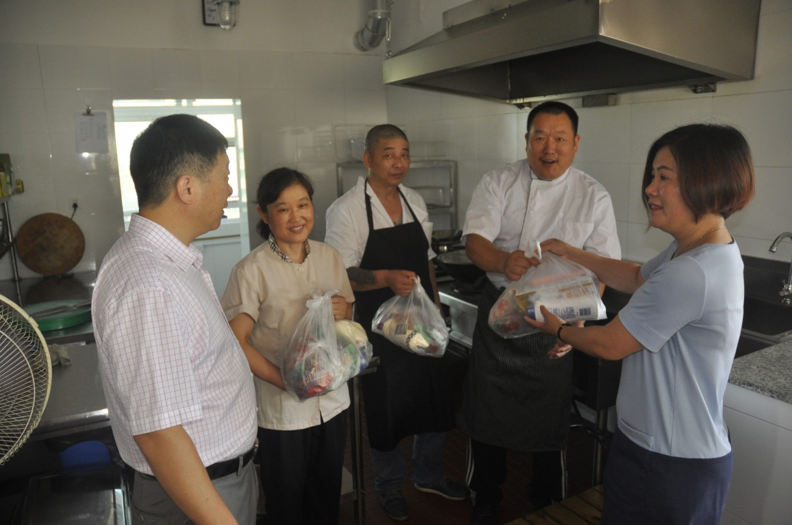 市总工会夏季慰问 (2).jpg